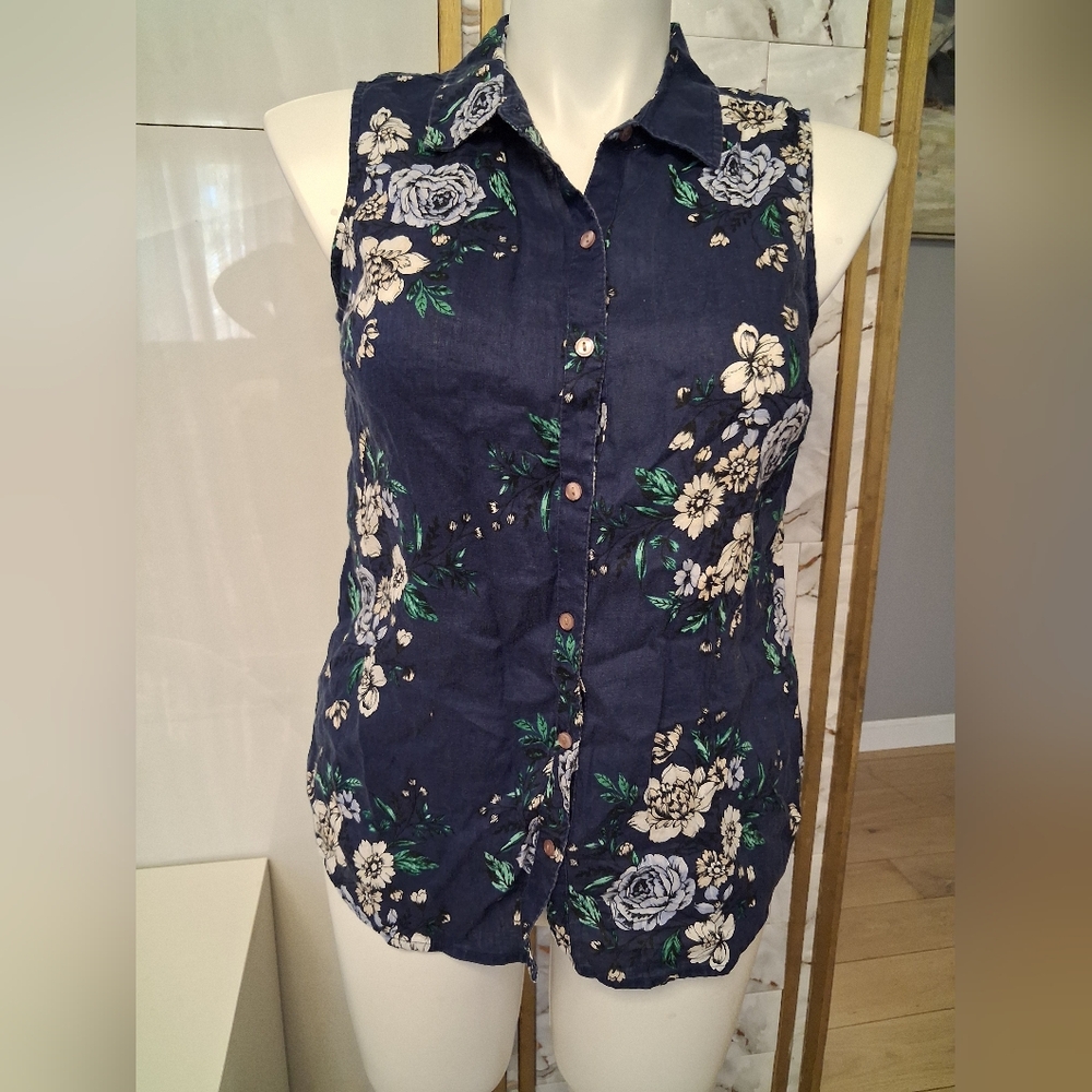 Floral Sleeveless Button-Up Top